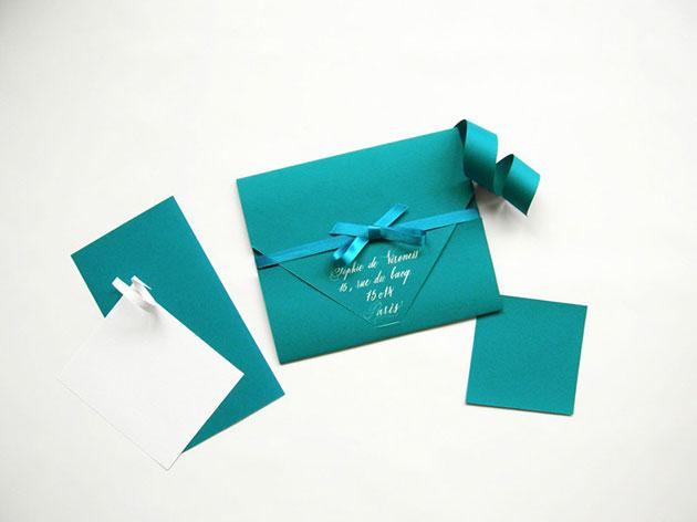 calligraphie enveloppe, calligraphie invitation, calligraphe paris mode, calligraphe professionnel paris, enveloppes invitations calligraphiées, invitation enveloppe calligraphiée, calligraphe invitation défilé