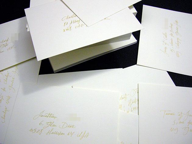 mariage enveloppes calligraphe, écrire adresse sur enveloppe mariage, écriture adresses enveloppes mariage, calligraphe paris enveloppe, calligraphie enveloppes mariage paris